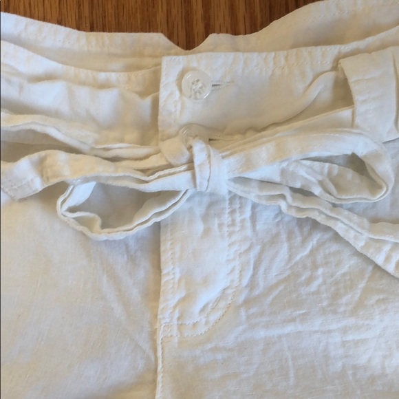 JUICY COUTURE white Linen short Shorts. Women 10 EUC pockets, tie belt cuffed - Picture 2 of 9